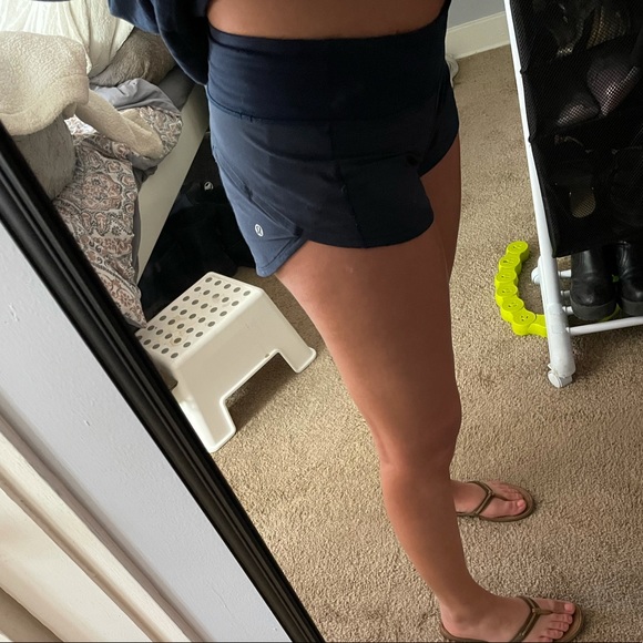 Lululemon speed up 2.5” short - Picture 4 of 8
